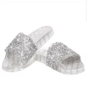 💥SALE💥💎💎Fabulous silver bling slides